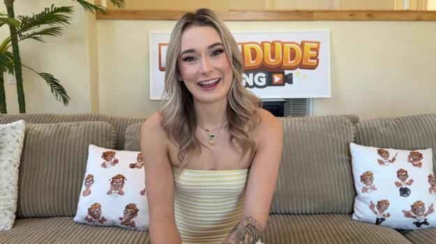 [PornDudeCasting] Thea Summers Shows Porn Dude What She’s Got